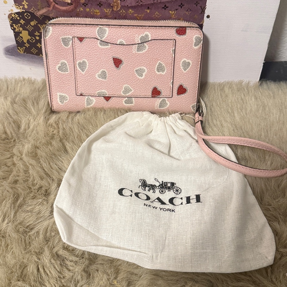 COACH Small Wristlet Clutch Leather With Heart Print Grey Pink Rare - Picture 4 of 8